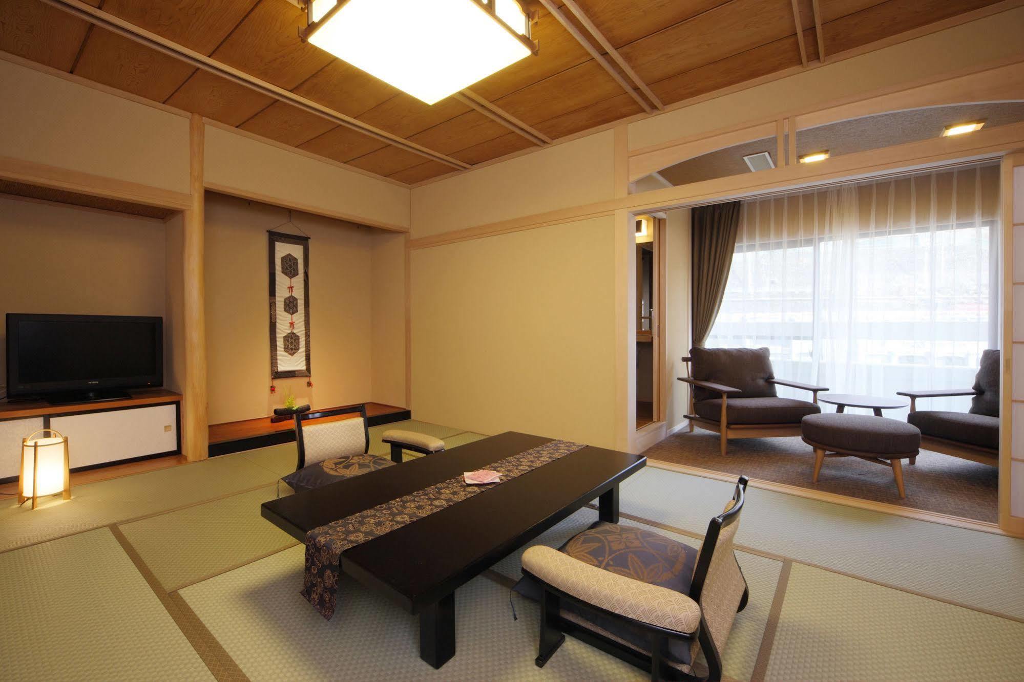 아사야 호텔 닛코 시 외부 사진 A Japanese-style room at a hotel in Japan